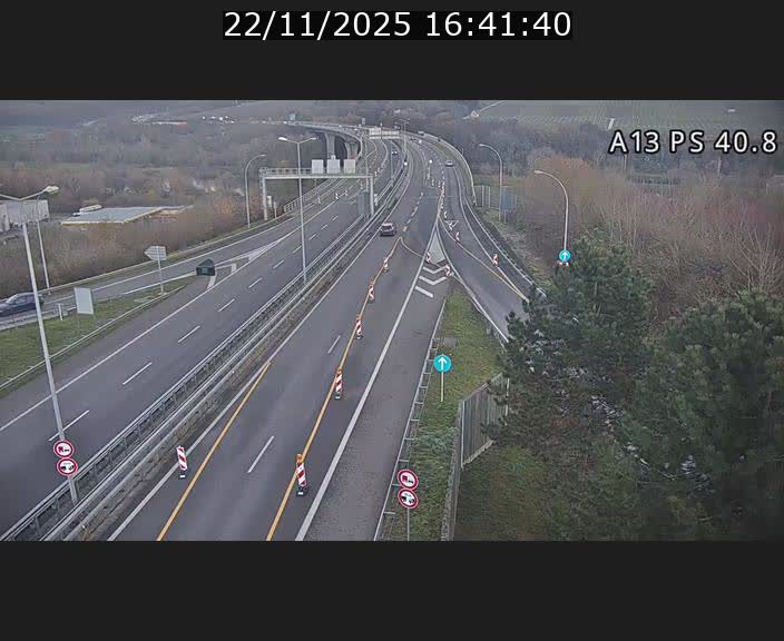 Webcam autoroute A13 à la sortie est du tunnel Markusbierg à Schengen. Vue sur le pont de la Moselle, vers l'Allemagne