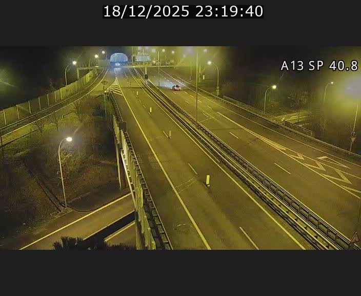 Webcam avec vue sur l'entrée côté allemand du tunnel Markusbierg à Schengen. Vue orientée vers le tunnel et Bettembourg