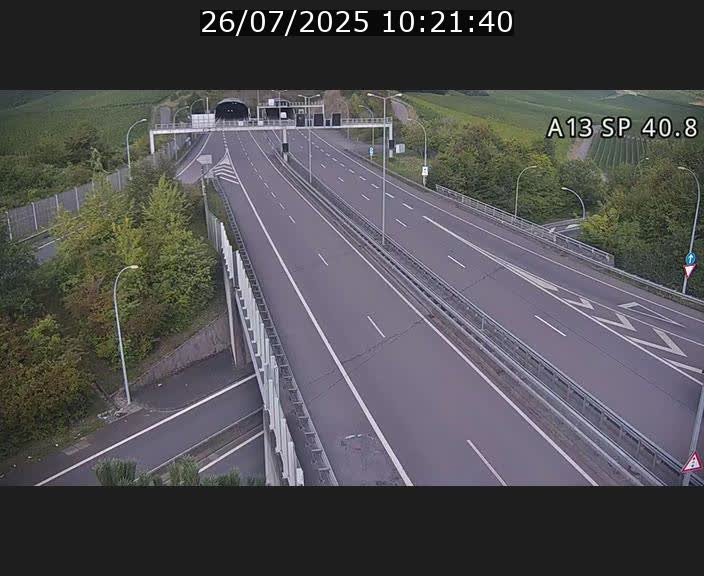 Webcam avec vue sur l'entrée côté allemand du tunnel Markusbierg à Schengen. Vue orientée vers le tunnel et Bettembourg