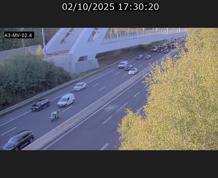 Webcam autoroute de la France (A3) au Luxembourg à Fentange, à proximité de la Croix de Gasperich. Vue orientée vers la Cloche d'Or