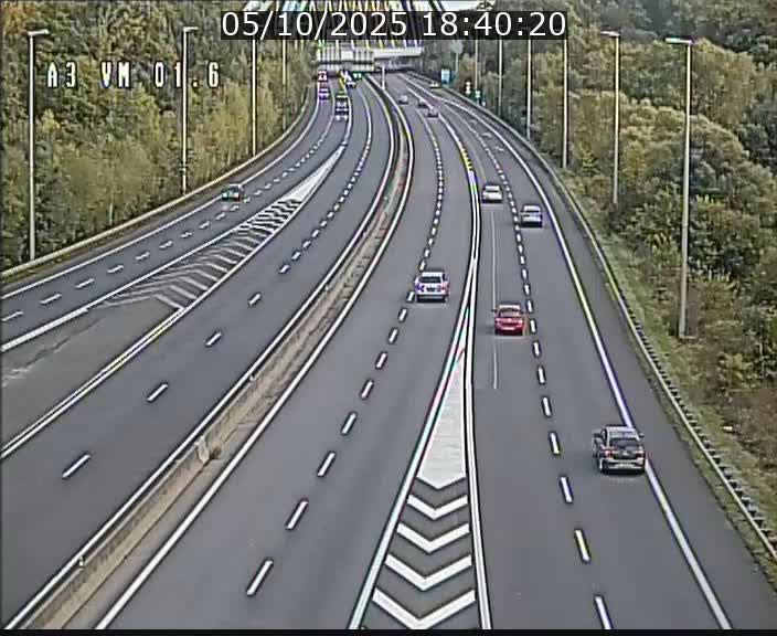 Traffic live webcam Luxembourg - Croix de Gasperich - A3 - BK 1.6 - direction France/Aire de Berchem