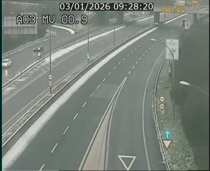 Traffic live webcam Luxembourg Croix de Gasperich - A3 - BK 0.4 - direction Luxembourg