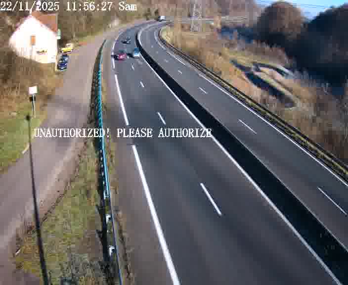 Webcam sur la D910 située dans la Côte des 4 vents. Vue orientée vers le bas, vers Saint-Avold.