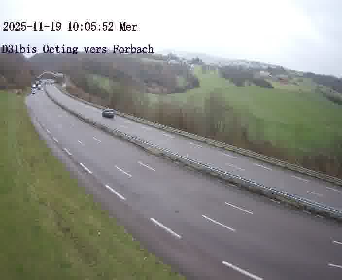Caméra routière située sur D31bis (France) à Oeting, orientée vers Forbach, surveillant en continu la circulation locale et régionale.