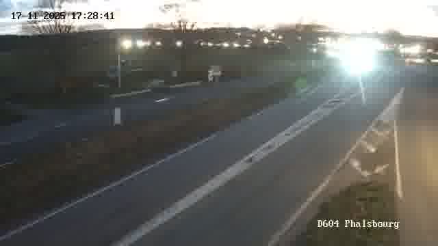 Webcam de surveillance sur D604 (France) à Phalsbourg, cadrée vers Phalsbourg, proposant une information routière utile aux déplacements quotidiens.