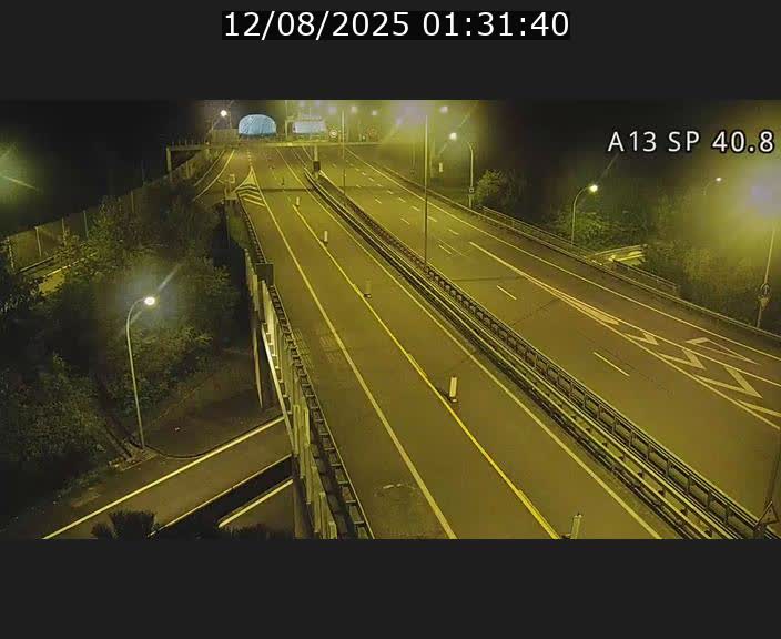 Webcam avec vue sur l'entrée côté allemand du tunnel Markusbierg à Schengen. Vue orientée vers le tunnel et Bettembourg