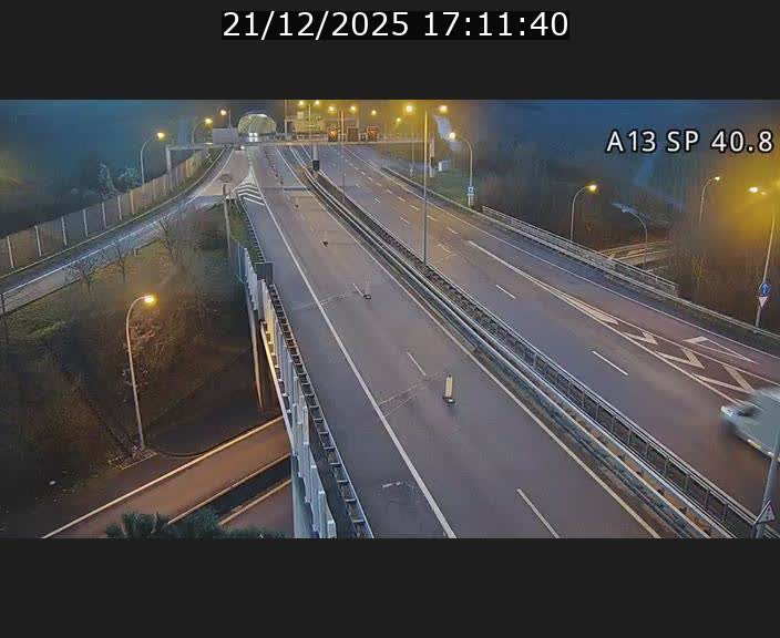 Webcam avec vue sur l'entrée côté allemand du tunnel Markusbierg à Schengen. Vue orientée vers le tunnel et Bettembourg