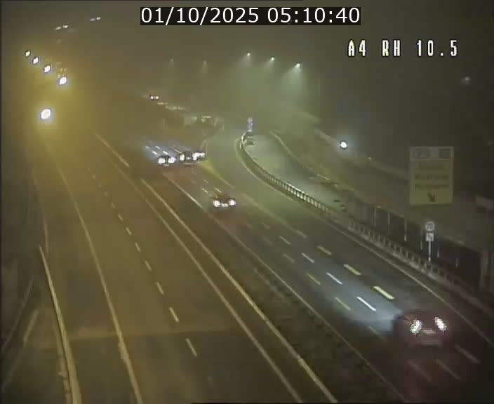 Traffic live webcam Luxembourg Pontpierre - A4 - BK 10.5 - direction Luxembourg