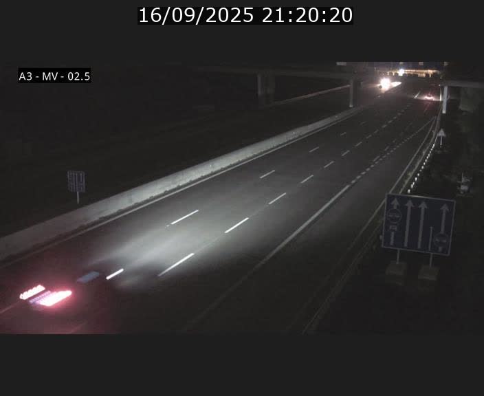 Webcam autoroute A3 au Luxembourg à proximité de la Croix de Gasperich. Vue orientée vers Luxembourg