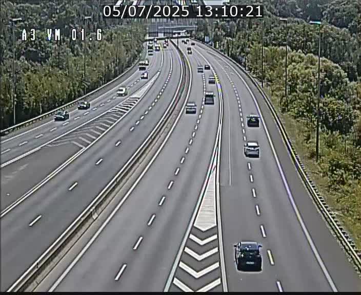 Traffic live webcam Luxembourg - Croix de Gasperich - A3 - BK 1.6 - direction France/Aire de Berchem