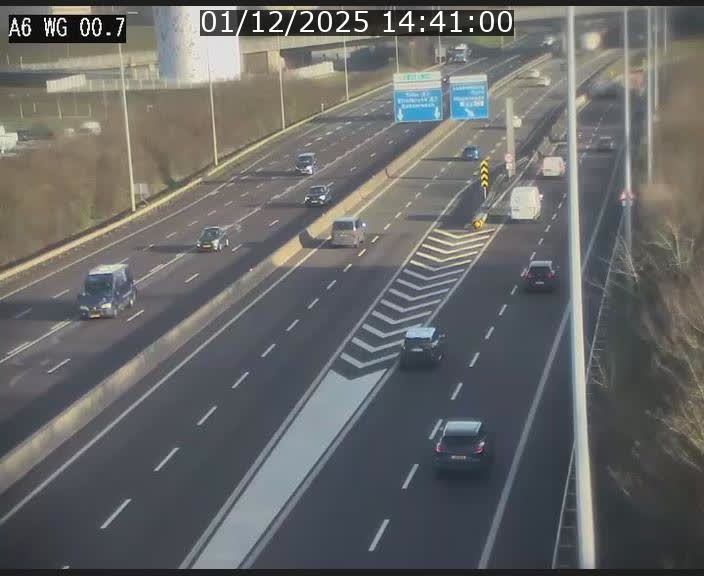 Traffic live webcam Luxembourg Croix de Cessange - A6 - BK 0.7 - direction A3 France