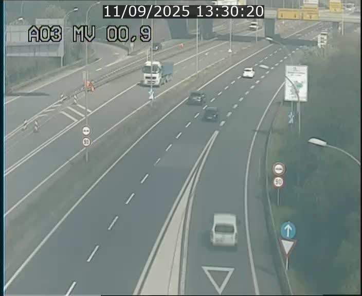 Traffic live webcam Luxembourg Croix de Gasperich - A3 - BK 0.4 - direction Luxembourg