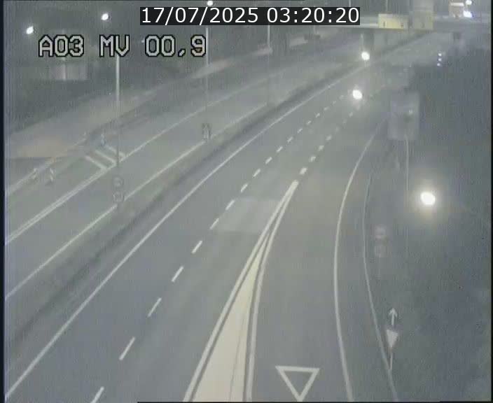 Traffic live webcam Luxembourg Croix de Gasperich - A3 - BK 0.4 - direction Luxembourg