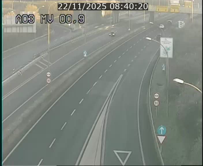 Traffic live webcam Luxembourg Croix de Gasperich - A3 - BK 0.4 - direction Luxembourg