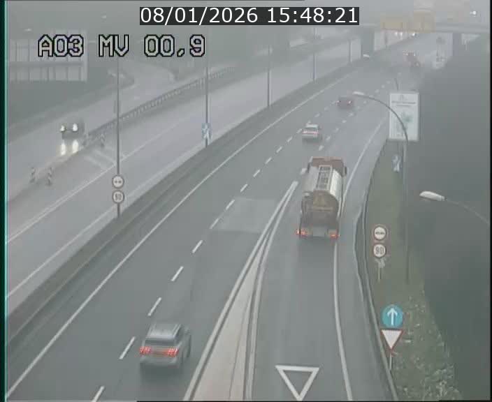 Traffic live webcam Luxembourg Croix de Gasperich - A3 - BK 0.4 - direction Luxembourg