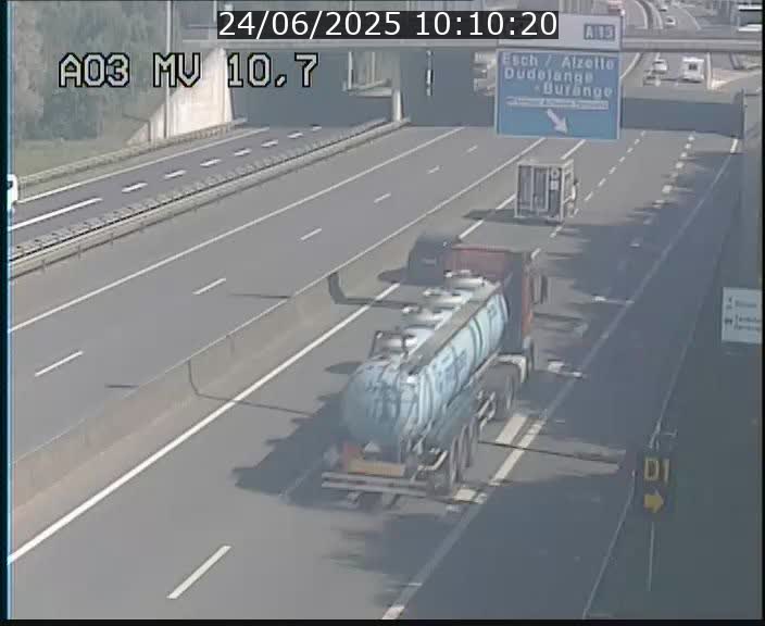 Traffic live webcam Luxembourg Croix de Bettembourg - A3 - BK 10.7 - direction France
