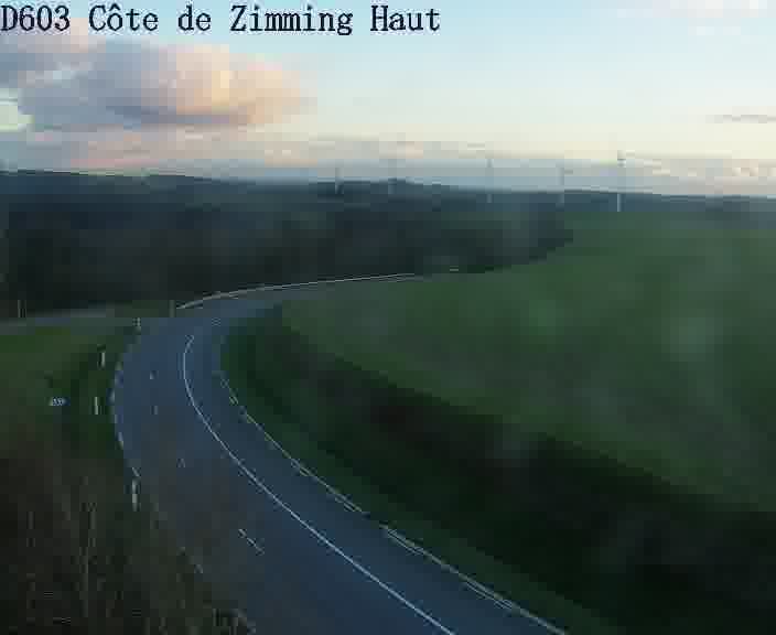 Webcam sur la D603 située en haut de la Côte de Zimming. Vue orientée vers Saint-Avold.