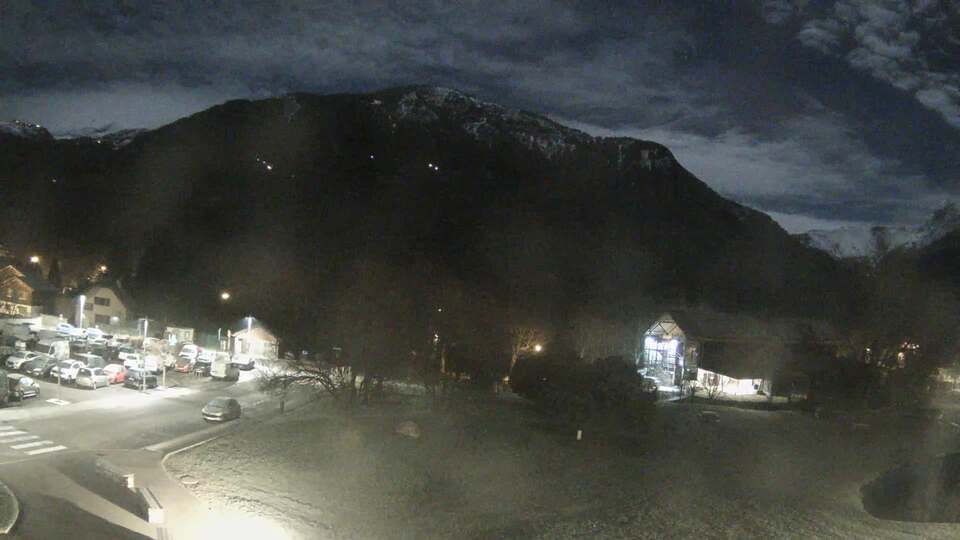 Webcam au niveau de la mairie du village du Bourg d'Oisans, aux pieds de l'Alpe d'Huez et aux portes du parc des Écrins