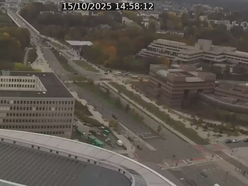 Webcam sur l'avenue John Fitzgerald Kennedy (N51) avec vue sur le Pont rouge (Pont Grande Duchesse Charlotte), l'arrêt Pfaffenthal et l'entrée du quartier Kirchberg
