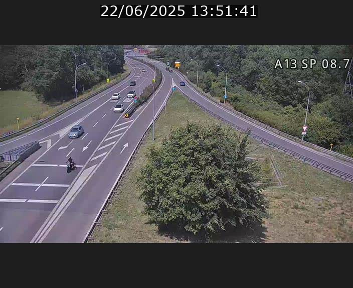 Traffic live webcam Luxembourg Jonction Lankelz - A13 direction Pétange - BK 8.7 