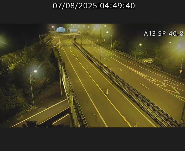 Webcam avec vue sur l'entrée côté allemand du tunnel Markusbierg à Schengen. Vue orientée vers le tunnel et Bettembourg