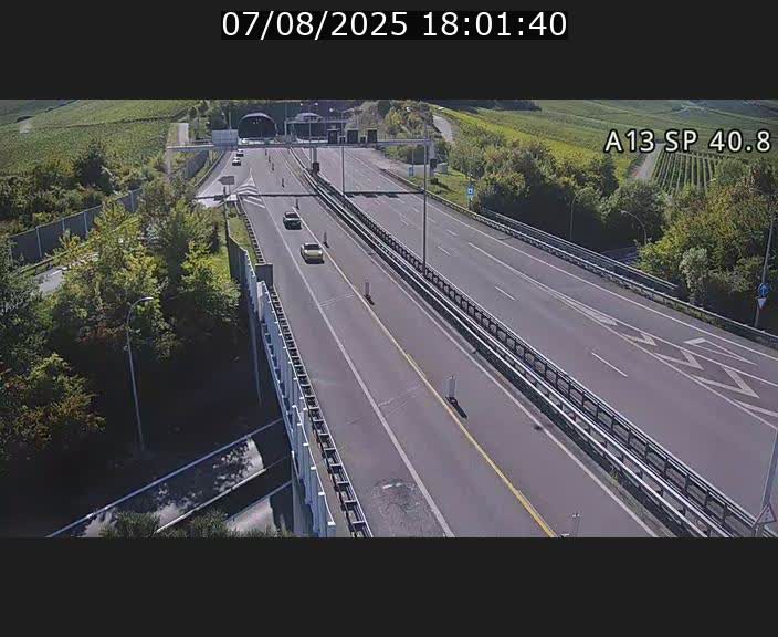 Webcam avec vue sur l'entrée côté allemand du tunnel Markusbierg à Schengen. Vue orientée vers le tunnel et Bettembourg