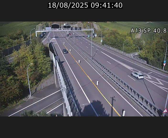 Webcam avec vue sur l'entrée côté allemand du tunnel Markusbierg à Schengen. Vue orientée vers le tunnel et Bettembourg