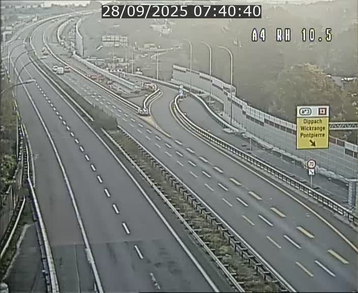 Traffic live webcam Luxembourg Pontpierre - A4 - BK 10.5 - direction Luxembourg