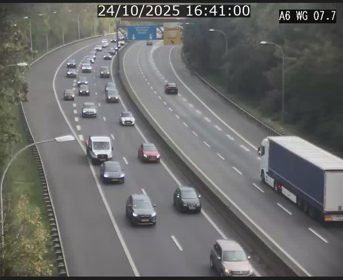 Traffic live webcam Luxembourg - Bridel - A6 - BK 7.7 - direction Belgique