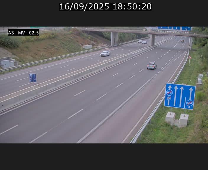 Webcam autoroute A3 au Luxembourg à proximité de la Croix de Gasperich. Vue orientée vers Luxembourg