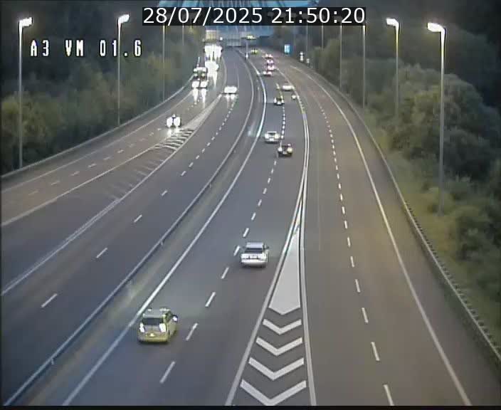 Traffic live webcam Luxembourg - Croix de Gasperich - A3 - BK 1.6 - direction France/Aire de Berchem