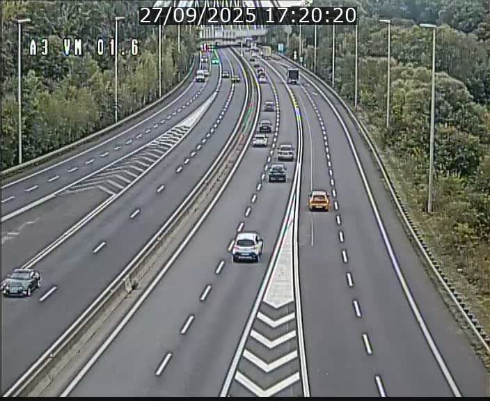 Traffic live webcam Luxembourg - Croix de Gasperich - A3 - BK 1.6 - direction France/Aire de Berchem