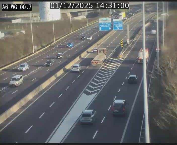 Traffic live webcam Luxembourg Croix de Cessange - A6 - BK 0.7 - direction A3 France