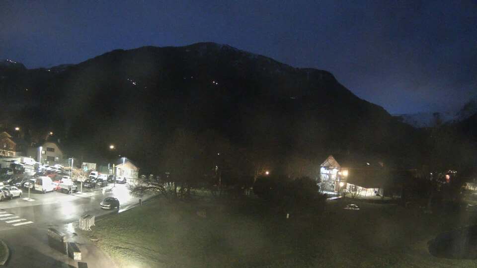 Webcam au niveau de la mairie du village du Bourg d'Oisans, aux pieds de l'Alpe d'Huez et aux portes du parc des Écrins