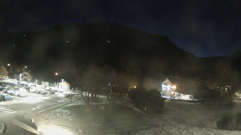 Webcam au niveau de la mairie du village du Bourg d'Oisans, aux pieds de l'Alpe d'Huez et aux portes du parc des Écrins