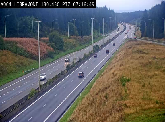 Webcam E411 à hauteur de la sortie 25 de Libramont menant vers Bouillon, Sedan et Reims via la N89. Vue orientée vers Bruxelles
