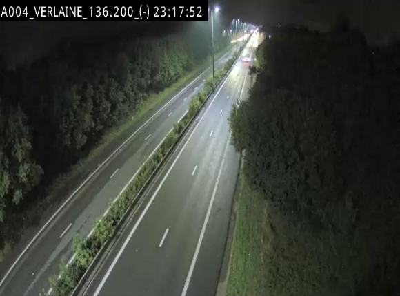 Webcam sur l'E411 à hauteur du pont surplombant la N40, à proximité de la sortie 26 Verlaine - Libramont-Chevigny. Vue orientée vers Namur
