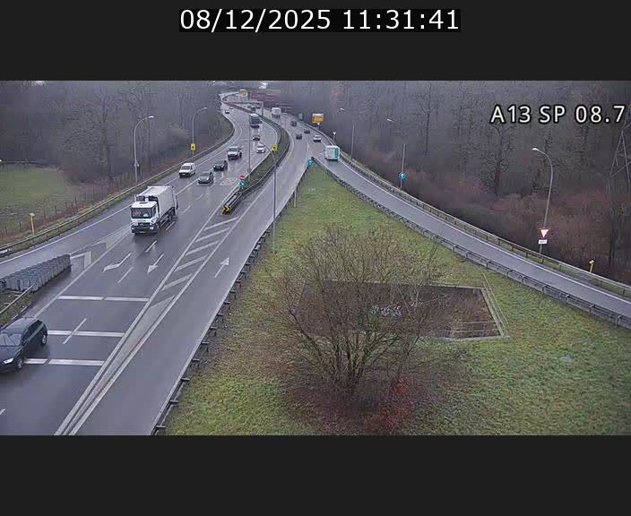Traffic live webcam Luxembourg Jonction Lankelz - A13 direction Pétange - BK 8.7 