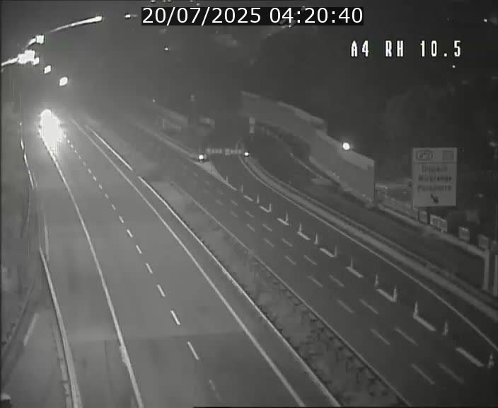 Traffic live webcam Luxembourg Pontpierre - A4 - BK 10.5 - direction Luxembourg