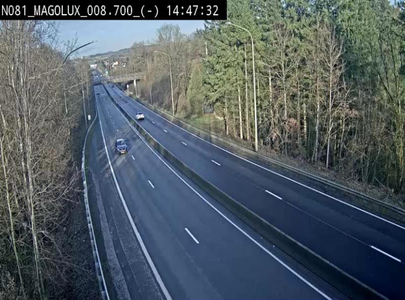 Webcam sur la N81 (E411) à hauteur de la jonction avec la N883. Vue orientée vers Arlon