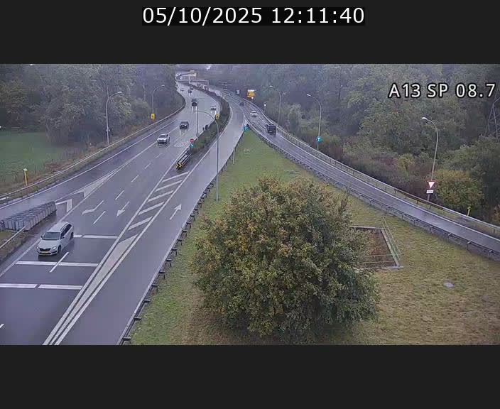 Traffic live webcam Luxembourg Jonction Lankelz - A13 direction Pétange - BK 8.7 