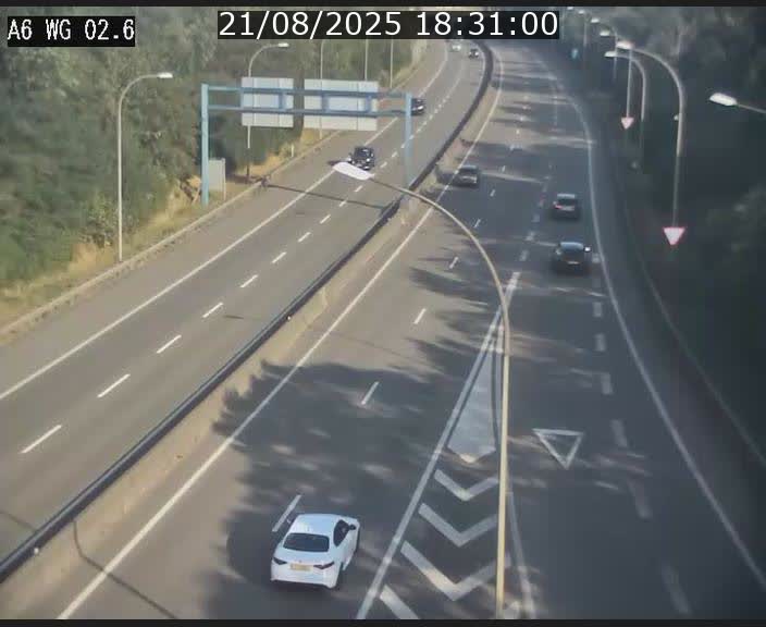 Traffic live webcam Luxembourg Croix de Cessange - A6 - BK 2.6 - direction France/Allemagne