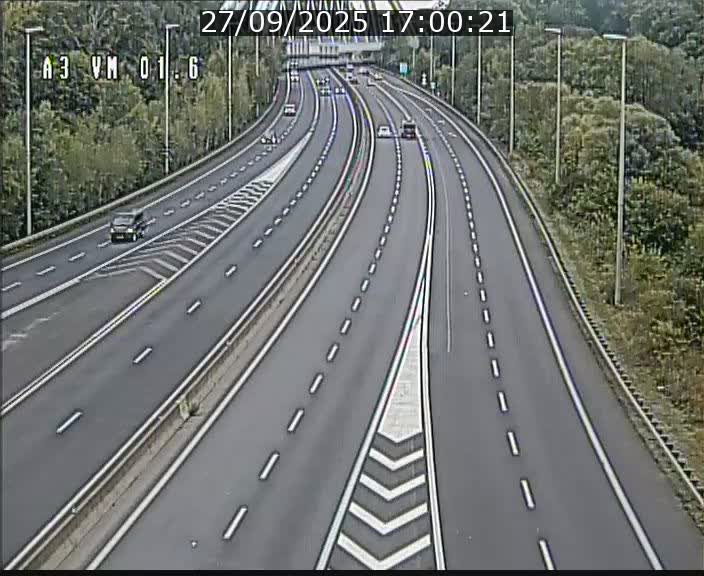 Traffic live webcam Luxembourg - Croix de Gasperich - A3 - BK 1.6 - direction France/Aire de Berchem