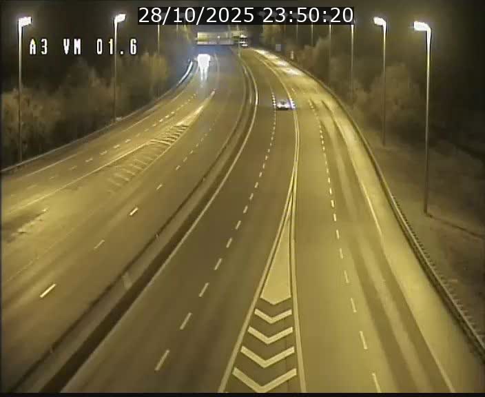 Traffic live webcam Luxembourg - Croix de Gasperich - A3 - BK 1.6 - direction France/Aire de Berchem