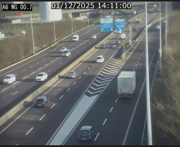 Traffic live webcam Luxembourg Croix de Cessange - A6 - BK 0.7 - direction A3 France