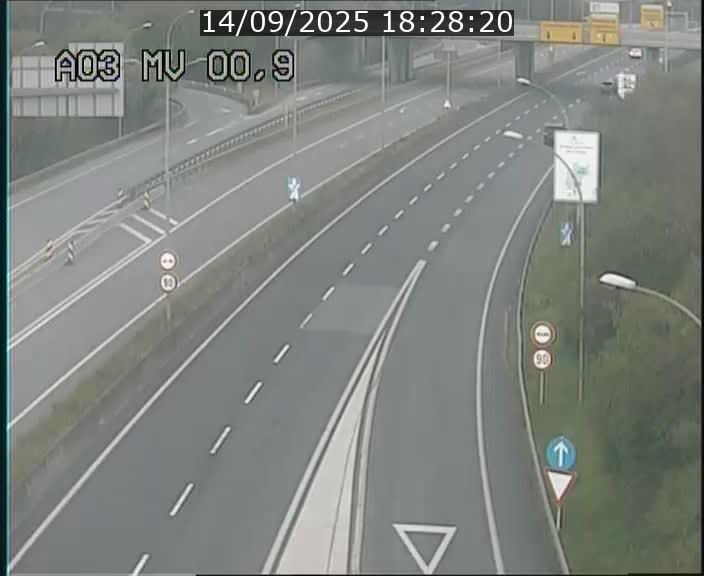 Traffic live webcam Luxembourg Croix de Gasperich - A3 - BK 0.4 - direction Luxembourg