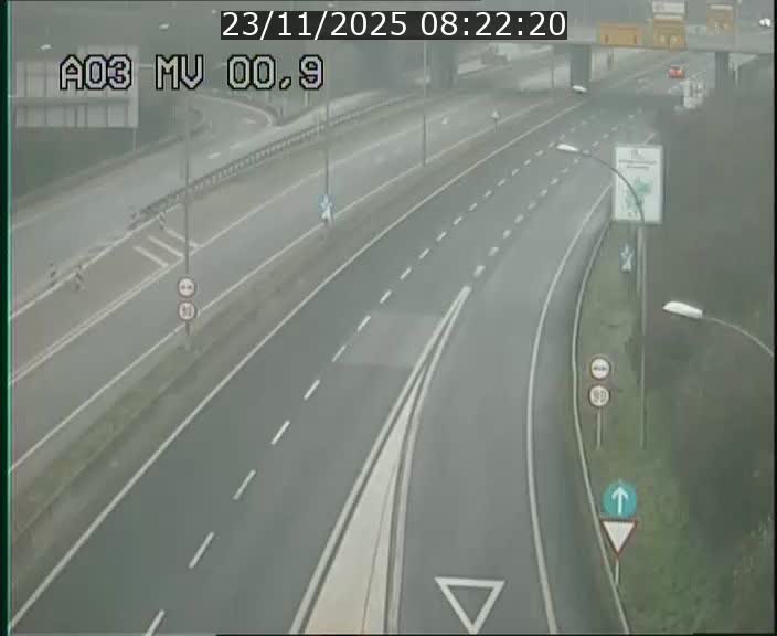 Traffic live webcam Luxembourg Croix de Gasperich - A3 - BK 0.4 - direction Luxembourg