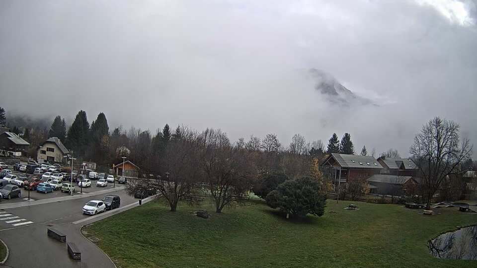 Webcam au niveau de la mairie du village du Bourg d'Oisans, aux pieds de l'Alpe d'Huez et aux portes du parc des Écrins