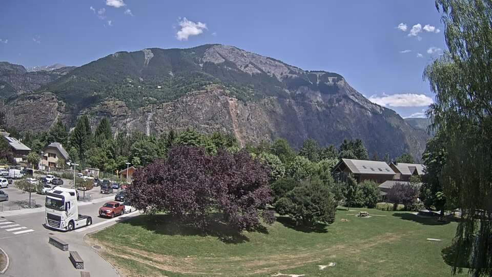 Webcam au niveau de la mairie du village du Bourg d'Oisans, aux pieds de l'Alpe d'Huez et aux portes du parc des Écrins