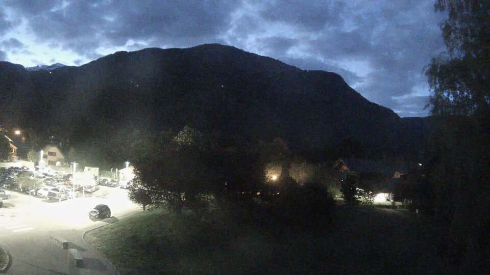 Webcam au niveau de la mairie du village du Bourg d'Oisans, aux pieds de l'Alpe d'Huez et aux portes du parc des Écrins